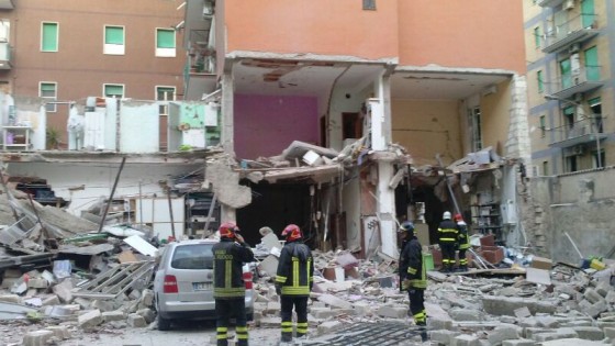 Foggia, esplosione in una palazzina: due morti e quattro feriti. Ieri il sopralluogo dei tecnici: "State tranquilli"
