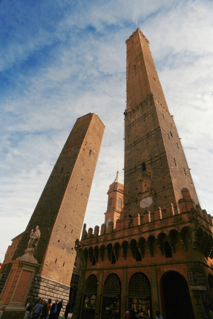 Turismo Il Comune Bando Unico Con Due Torri E Re Enzo Repubblica it