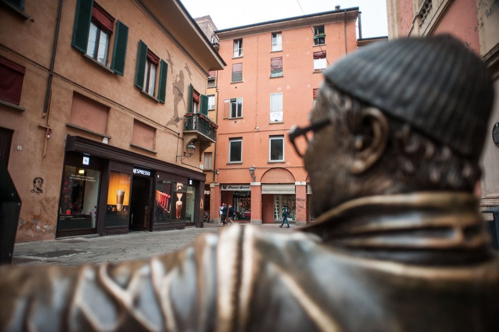 Statua Lucio Dalla Bologna Dove Si Trova