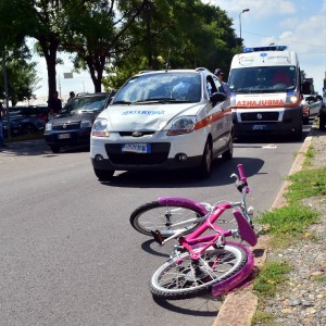 Milano, bimba di sei anni investita da un mezzo di soccorso: è grave al Niguarda