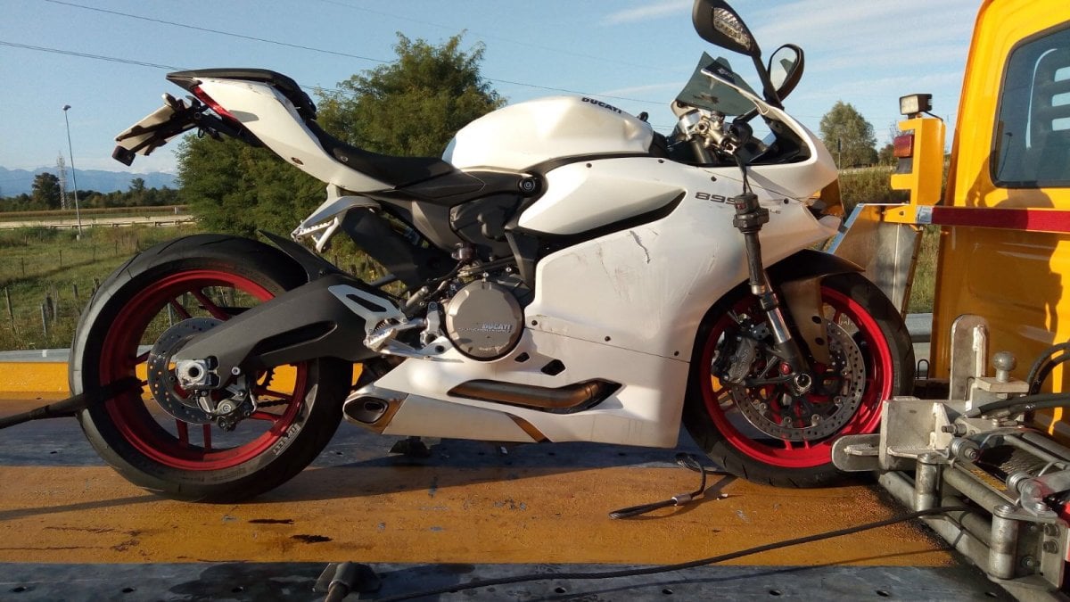 Chivasso Moto Si Schianta Allo Svincolo Dell autostrada Muore La 