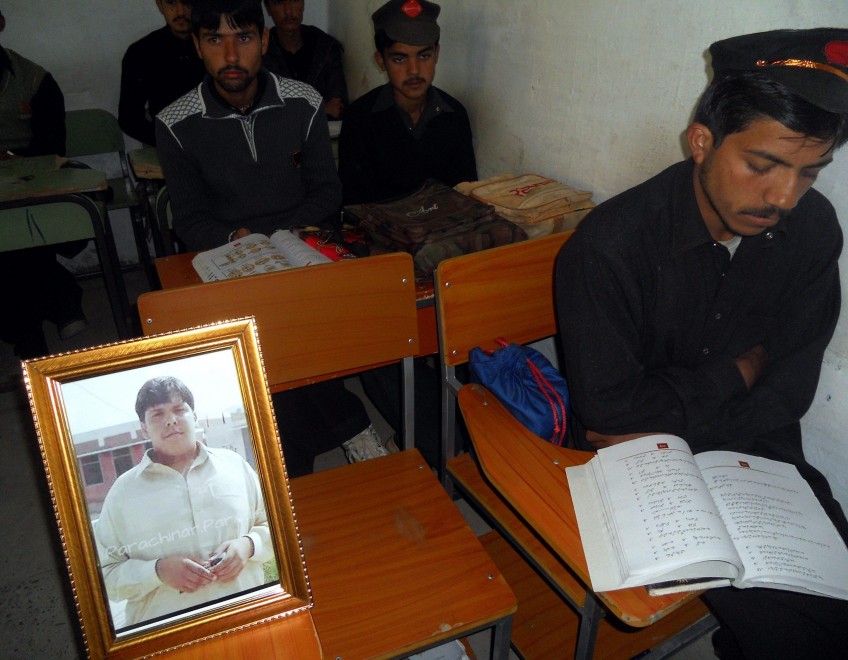 Il Pakistan si commuove per il ragazzo che ferma i kamikaze
