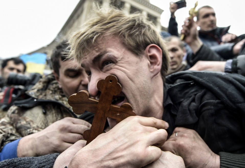 Ucraina, umiliato in piazza: non era un cecchino