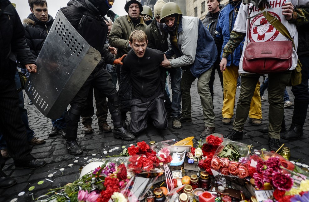 Ucraina, umiliato in piazza: non era un cecchino