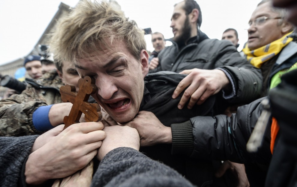 Ucraina, umiliato in piazza: non era un cecchino