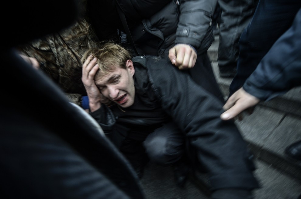 Ucraina, umiliato in piazza: non era un cecchino