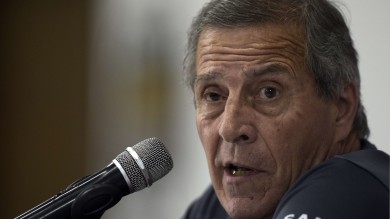 Uruguay, Tabarez: "Troppe fughe di notizie, non darò la formazione". Suarez: "Pronto a dare il mio apporto"