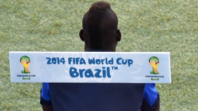 Lo sfogo di Balotelli: ''Ho dato tutto, noi africani non avremmo mai scaricato un fratello''. Galliani: "Mario resta al Milan"