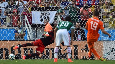 Olanda-Messico 2-1, Huntelaar porta gli orange ai quarti. Affronteranno il Costarica