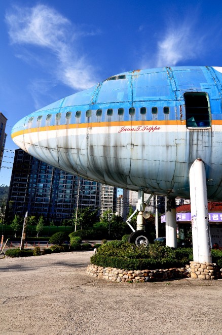 Seoul, lo strano caso del jet abbandonato