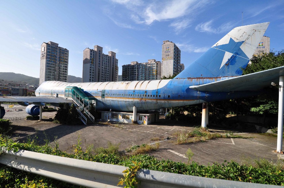 Seoul, lo strano caso del jet abbandonato