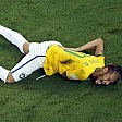 Brasile, il dramma di Neymar tra lacrime e messaggi d'auguri