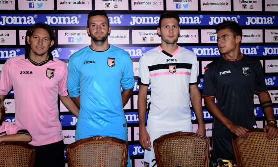 Palermo, via al ritiro con le nuove maglie. Preso il bulgaro Cocev