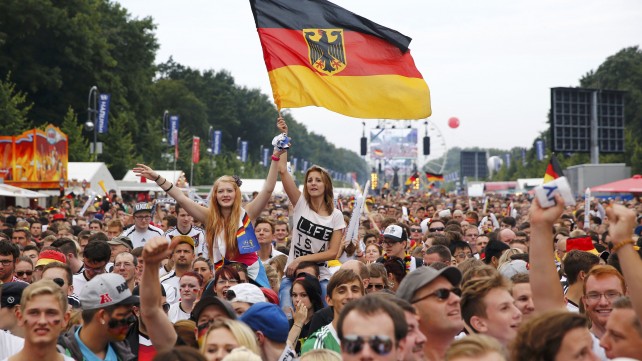 Germania, accoglienza trionfale a Berlino. Loew: "Siamo tutti campioni del mondo"