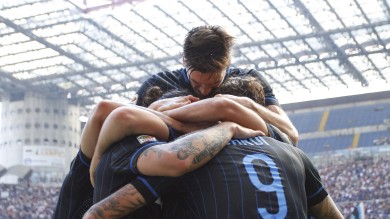 Juve e Roma   sono gi� sole    goleada Inter Napoli harakiri