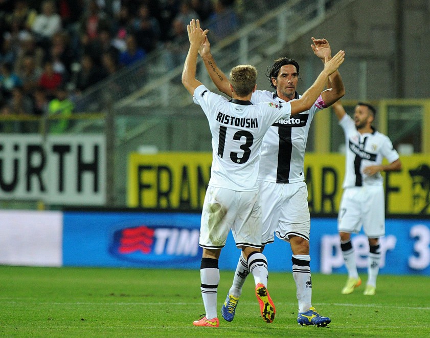 Ristovski celebrates his teammate's goal; photo: repubblica.it