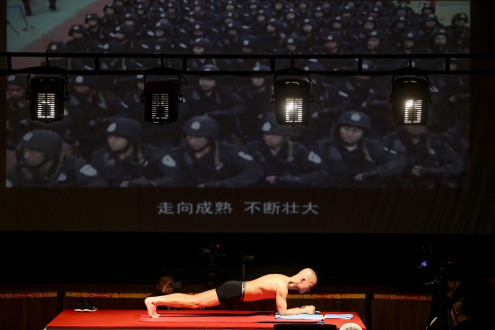 Addominali da record: Mao conquista il primato