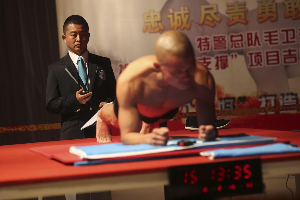 Addominali da record: Mao conquista il primato