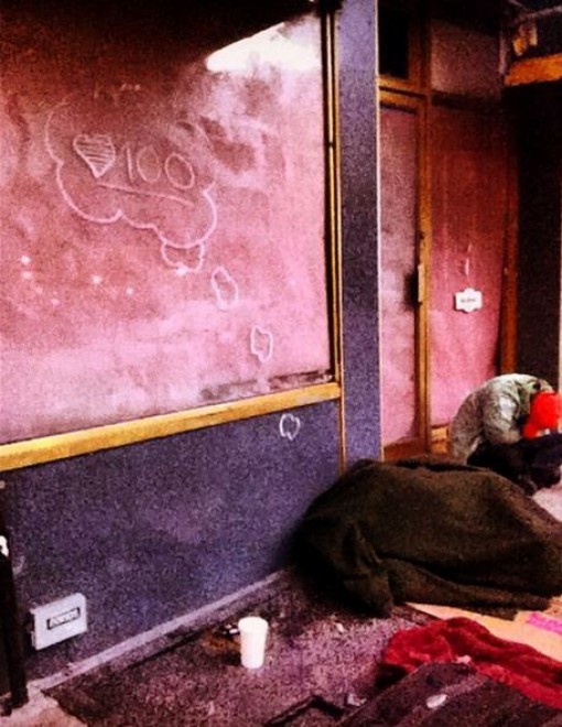 Un muro per dipingere i sogni: la street art dalla parte dei clochard