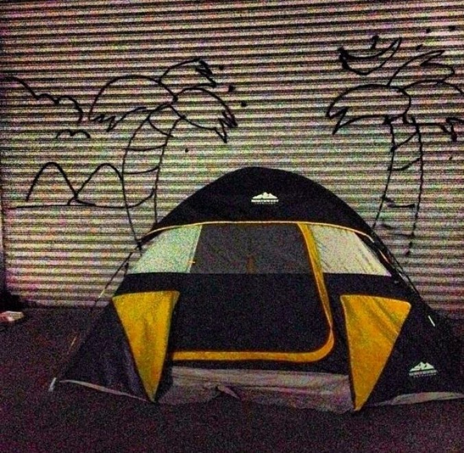 Un muro per dipingere i sogni: la street art dalla parte dei clochard