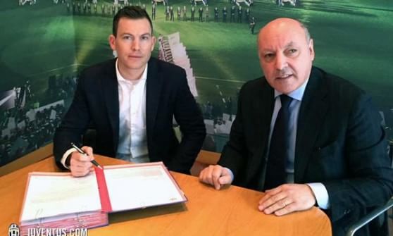 Juventus, Lichtsteiner rinnova: in bianconero per altri due anni