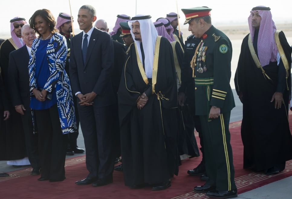 Arabia Saudita, Michelle Obama senza velo: oscurata