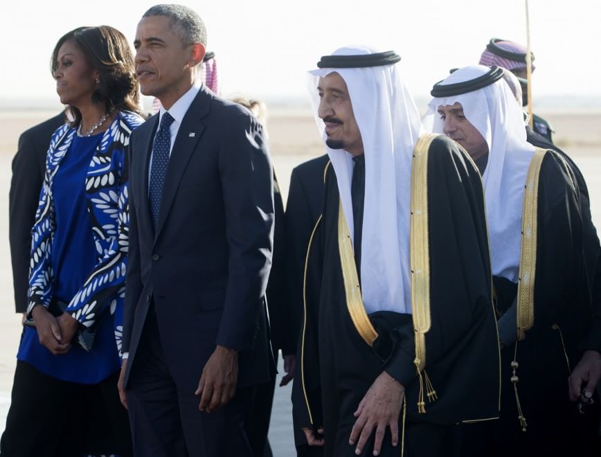 Arabia Saudita, Michelle Obama senza velo: oscurata