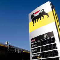 Eni, l'utile 2014 scende a 1,33 miliardi. Descalzi: "Ottimi risultati"