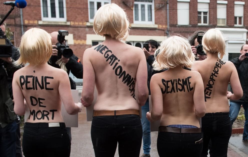Elezioni Francia: "Je suis fasciste", le Femen contro Marine Le Pen