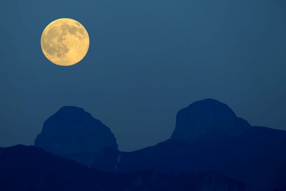Occhi al cielo per la Luna blu, tornerà solo nel 2018