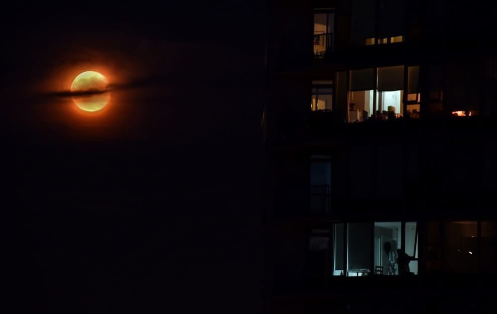Occhi al cielo per la Luna blu, tornerà solo nel 2018