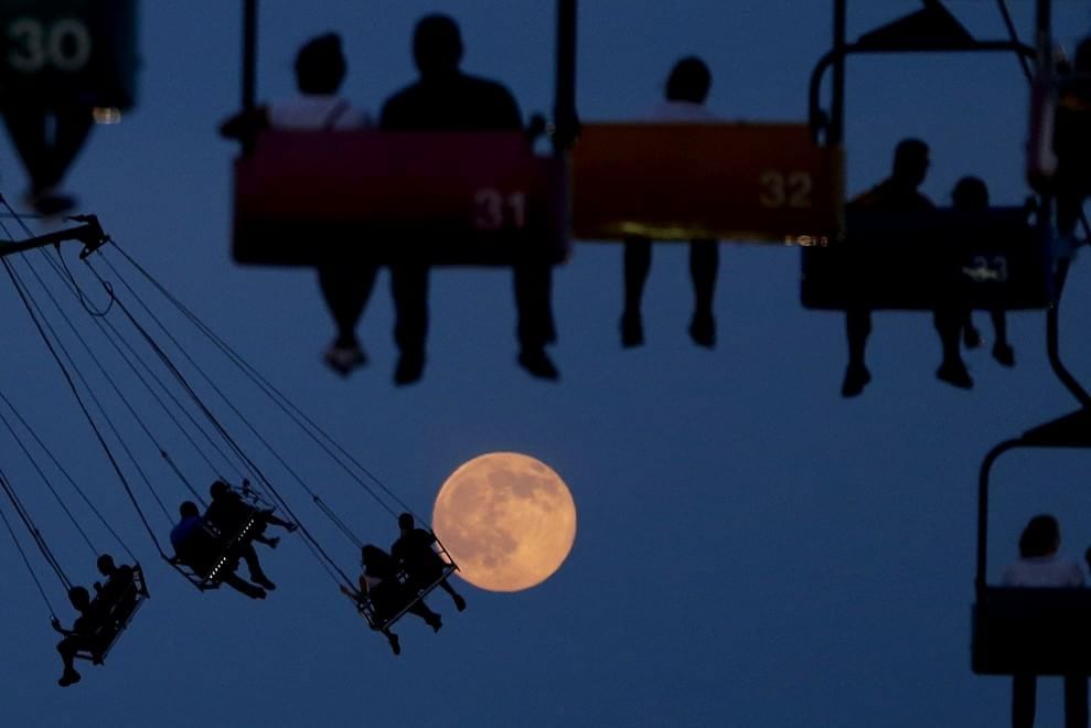 Occhi al cielo per la Luna blu, tornerà solo nel 2018