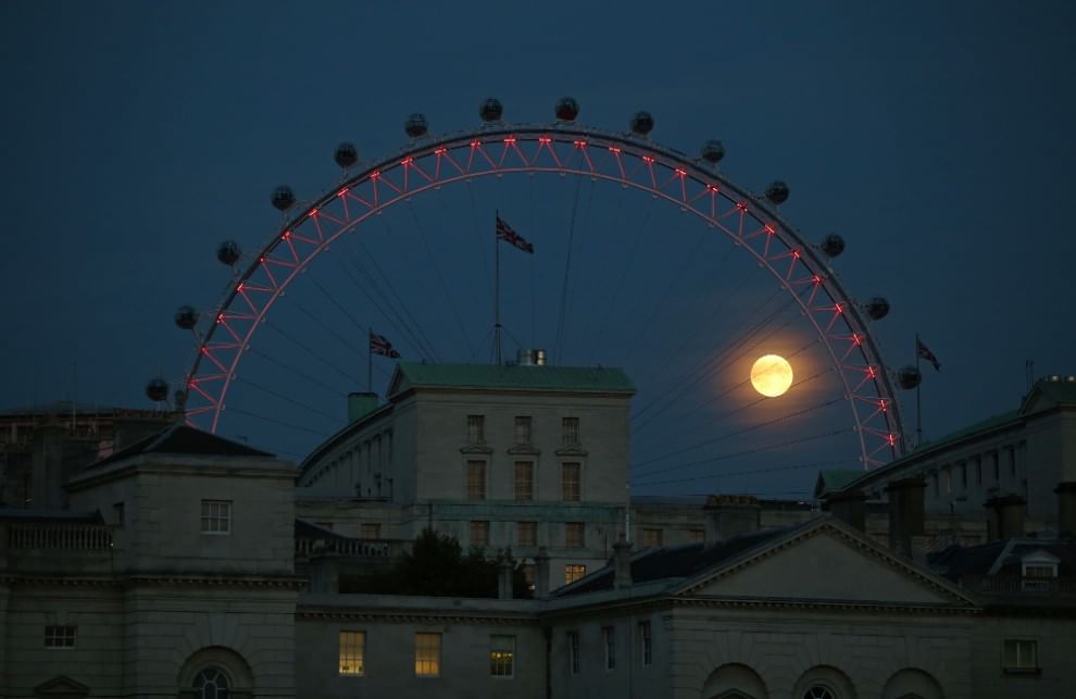 Occhi al cielo per la Luna blu, tornerà solo nel 2018