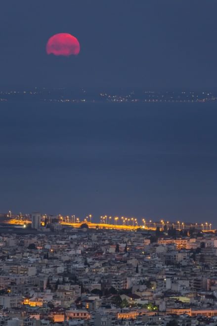 Occhi al cielo per la Luna blu, tornerà solo nel 2018