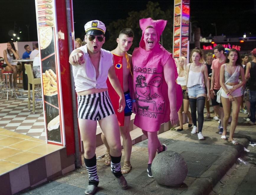 Troppo alcol e trasgressioni: Magaluf chiede aiuto alla polizia inglese