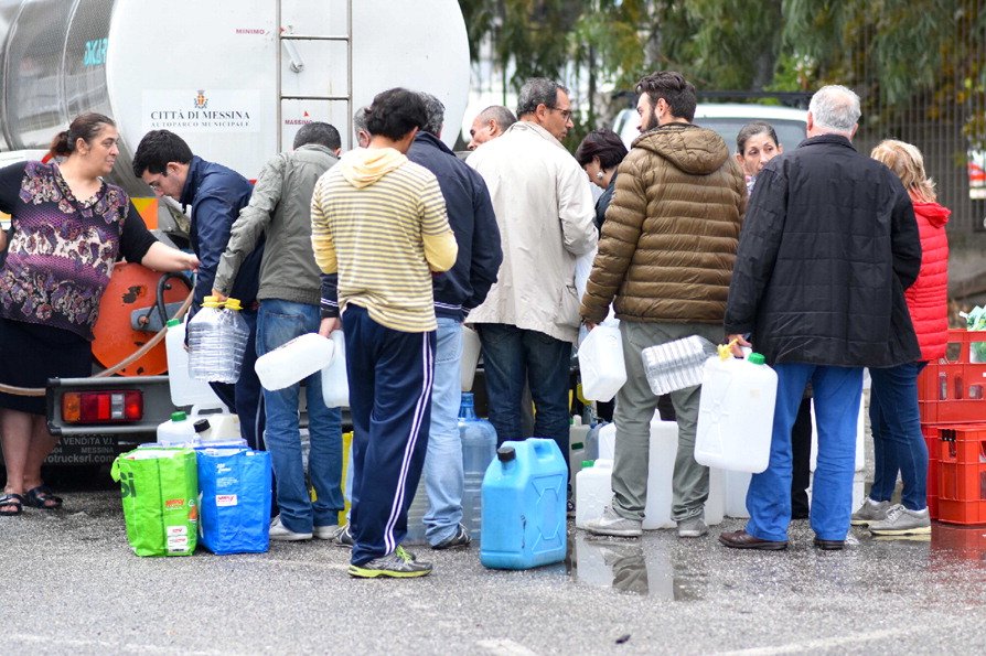 Quanto costa l'acqua e quanta se ne spreca