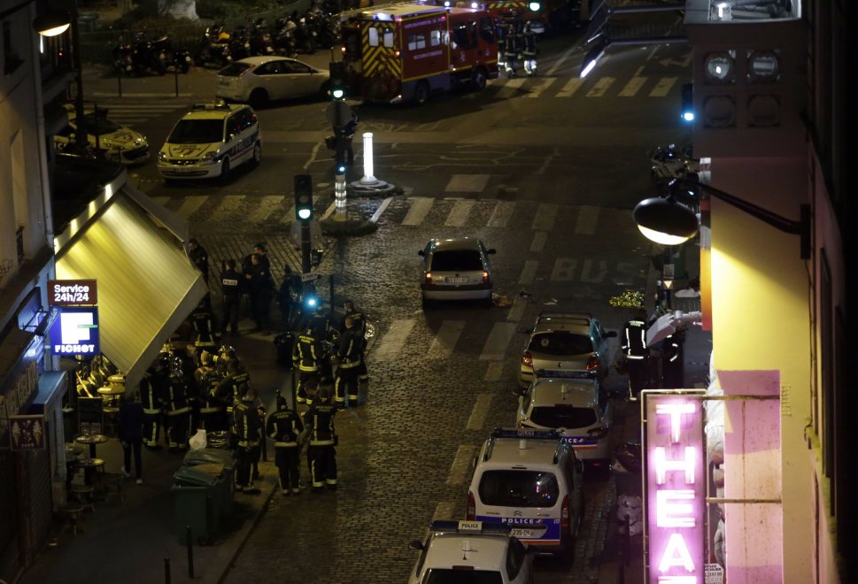 Parigi, tre attacchi a colpi d'arma da fuoco: diverse vittime