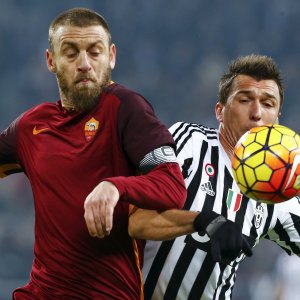 Juventus-Roma, da De Rossi insulti razzisti a Mandzukic