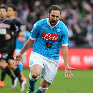 Napoli, Sarri con il dilemma Higuain. Il Pipita vuole dimenticare la Juve