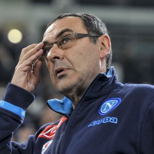 Napoli, operazione controsorpasso: Sarri sceglie il silenzio, in 50 mila al San Paolo
