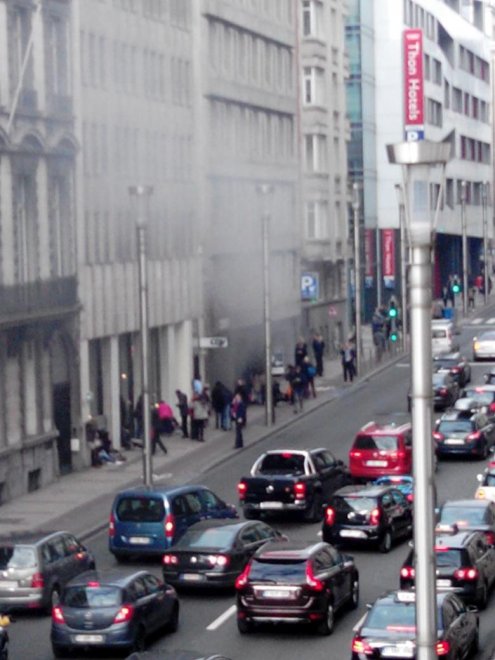 Bruxelles, esplosione nel metr? di Maelbeek: le foto dell'evacuazione
