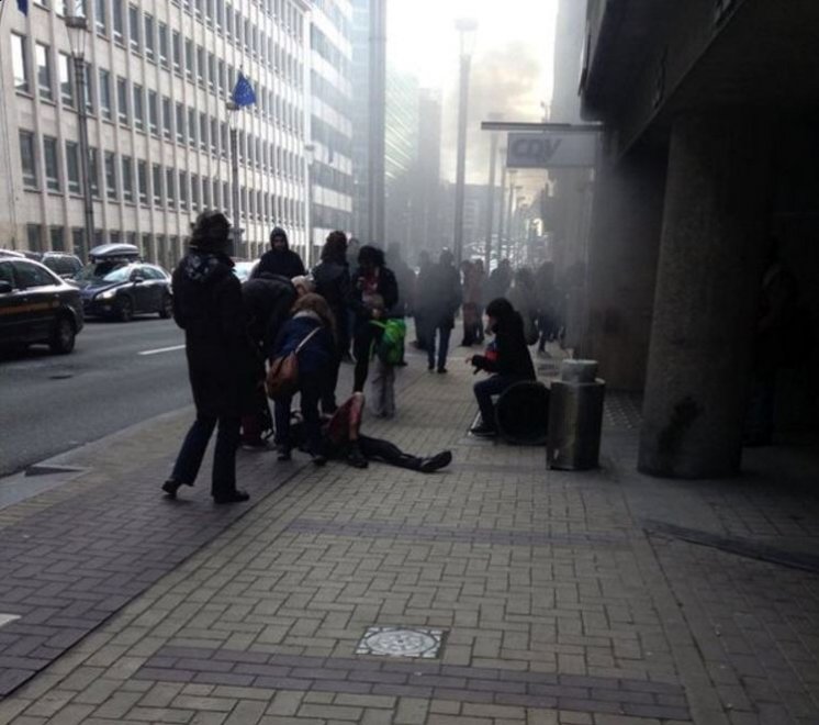 Bruxelles, esplosione nel metr? di Maelbeek: le foto dell'evacuazione