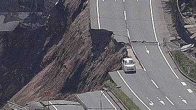 Il Giappone scosso dai terremoti -    foto    almeno 40 morti, danni enormi   video      foto
