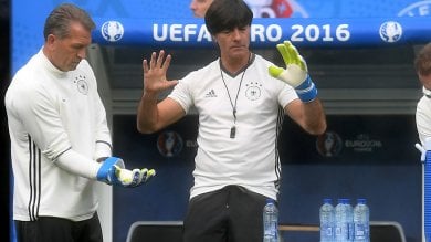 Germania, Loew: "Mano nei pantaloni? Chiedo scusa"