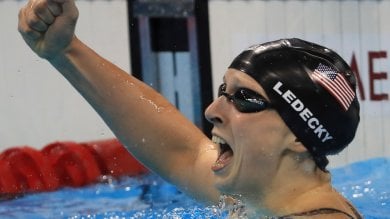 Nuoto, dalla Ledecky al 19esimo oro di Phelps: la notte dei record