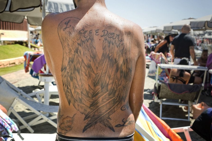Tattoo al sole uno spot sulla pelle