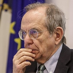 Redditi, Padoan fanalino di coda col riscatto della laurea