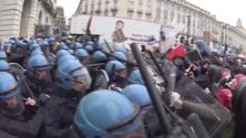 Primo Maggio, scontri a Torino tra polizia e centri sociali