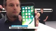 Ecco iPhone 7: doppia fotocamera, niente jack audio, super batteria e resistente all'acqua