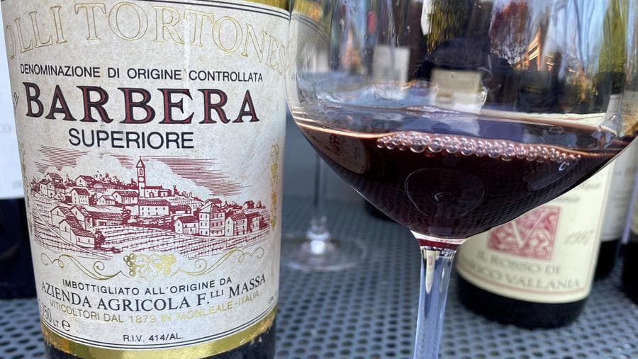 Barbera superiore dei Colli Tortonesi 1981 dei Fratelli Massa di Monleale
